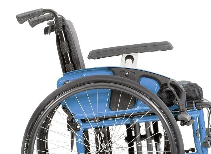 Ottobock Avantgarde DV Manual Folding Wheelchair
The Ottobock Avantgarde has proven itself over many years. The latest generation of the folding wheelchair made of aluminium distinguishes itself thanks to its low Surgical EngineeringOttobock